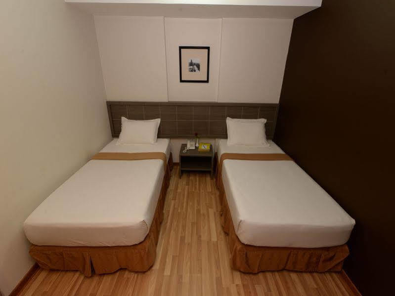 Min Nandar Garden Hotel Thanlyin Ngoại thất bức ảnh